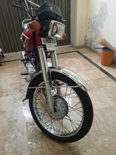 Honda 125 red color