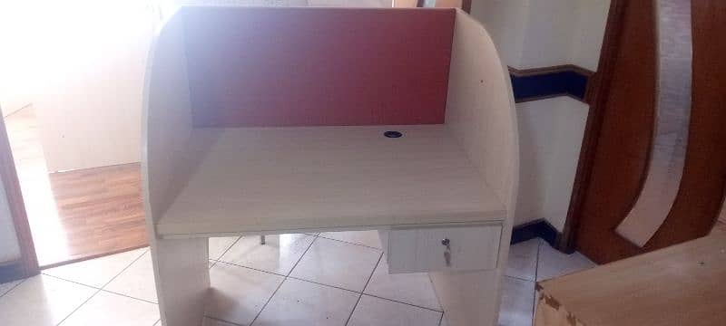 used office furnitures sale for karachi 15