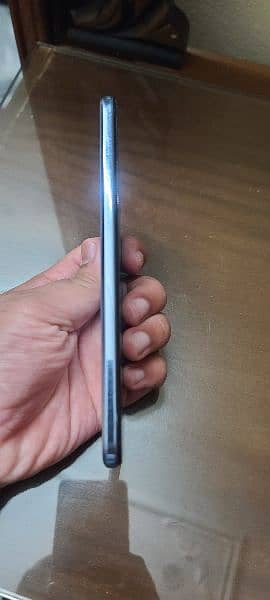 VIVO V21   8+4/128 gb 1