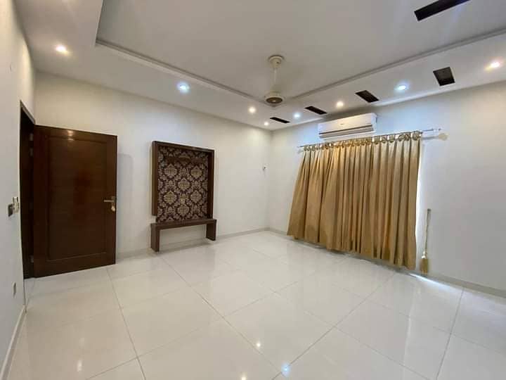 1 Kanal House For Rent in Bahria Town Lahore 2