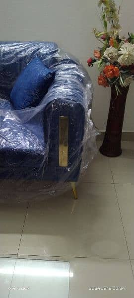 selling sofa set 3