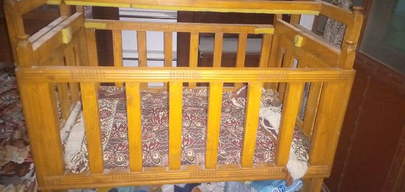 moveable baby cot 2