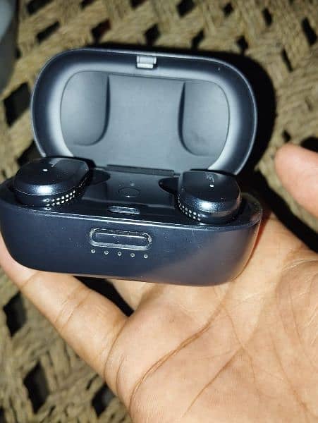 Bose quite comfort ear buds 0