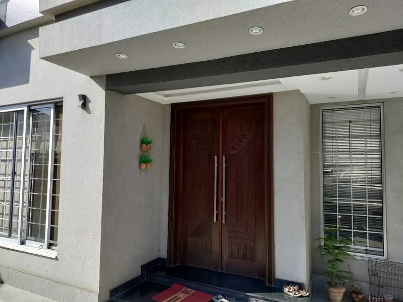 10 Marla Upper Portion For Rent in Bahria Town Lahore 1