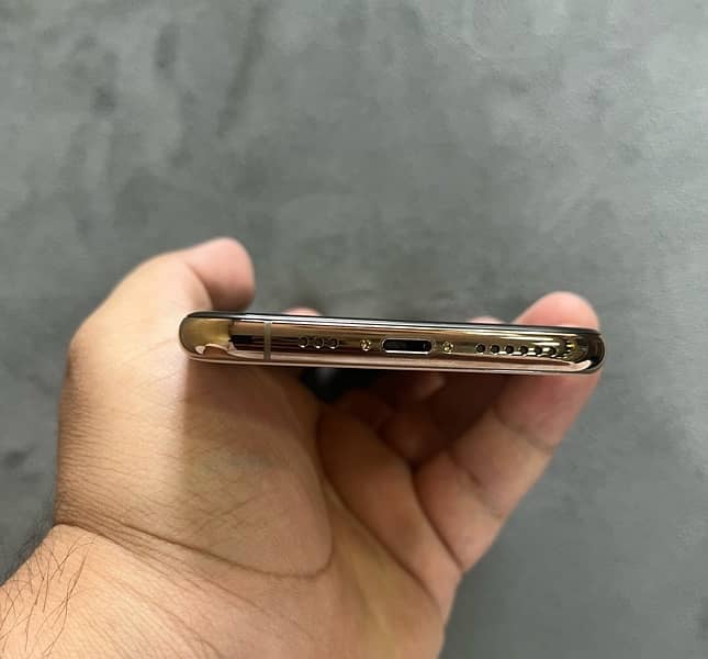 iphone xs 64gb golden PTA approved 1