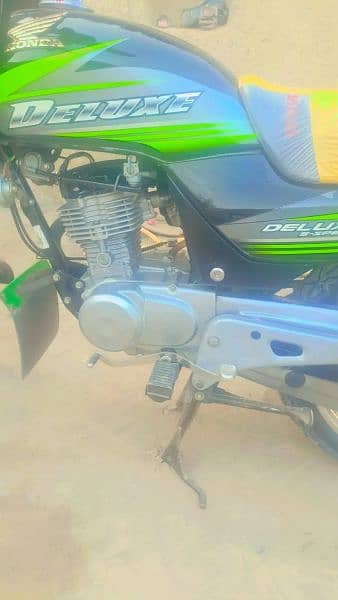 sale my luxury Honda bike 4