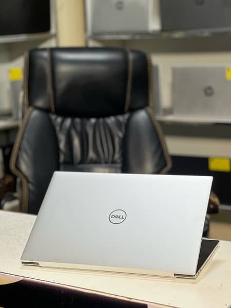 Dell XPS 17 9700 Core i7 10th Gen RTX 2060 at laptops collection 1