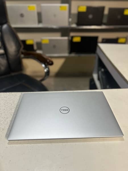 Dell XPS 17 9700 Core i7 10th Gen RTX 2060 at laptops collection 7