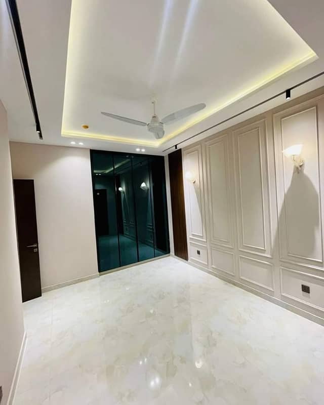 10 Marla Alluring Upper Portion On Top Location For Rent In Statelife Society Near DHA Phase 5 Lahore 3