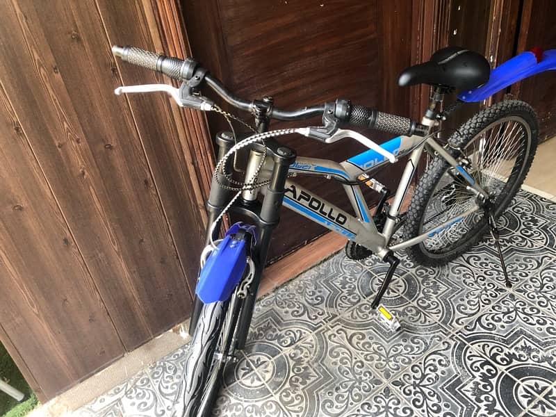 Apollo cycle in new condition , new tyres 4