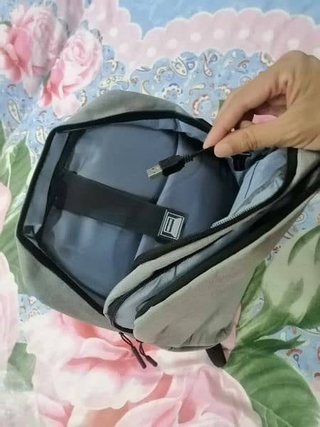 Branded Laptop Bags/For sale 9