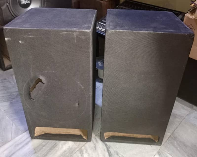 Basstube size 18 inch  Option 12 inch subwoofer  Price 2000 single pi 1