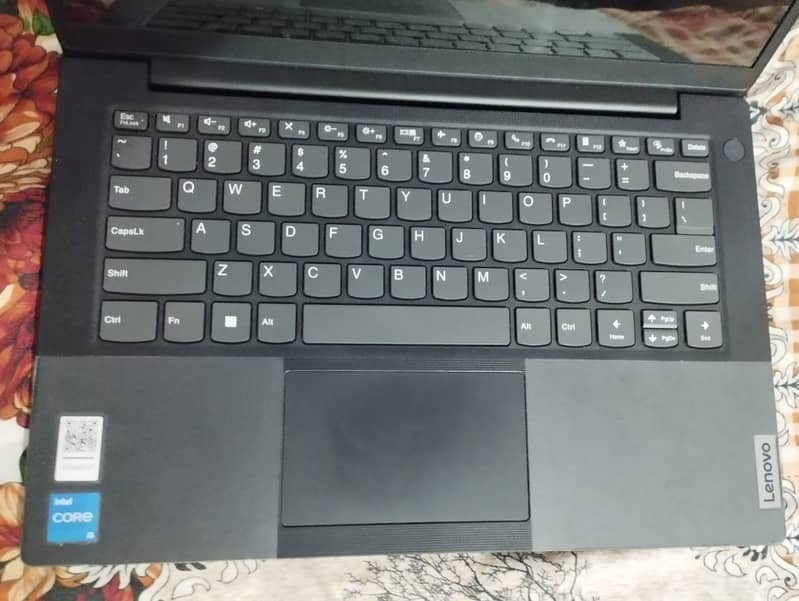 Rs 76,000 PM LAPTOP FOR SALE ( along with bag) 1