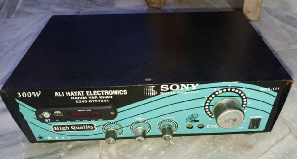 Sony stereo Amplifier usee me hai 300 watts Bass treble balnce option 1