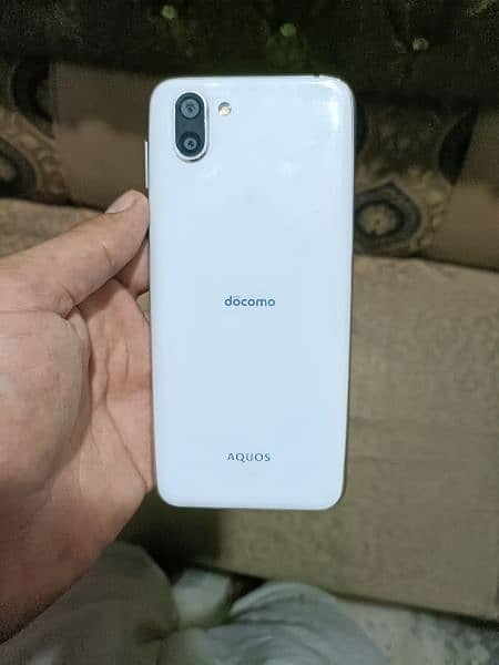 Aquos R2 3