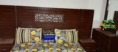 2saite teble 1 dressing and king bed