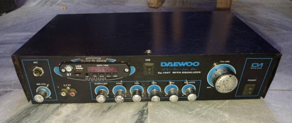 Daewoo Amplifier used me hai   Sp 1047 with Equalizer  Bluetooth usb 1