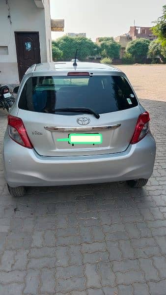 Toyota Vitz 11/2014 1