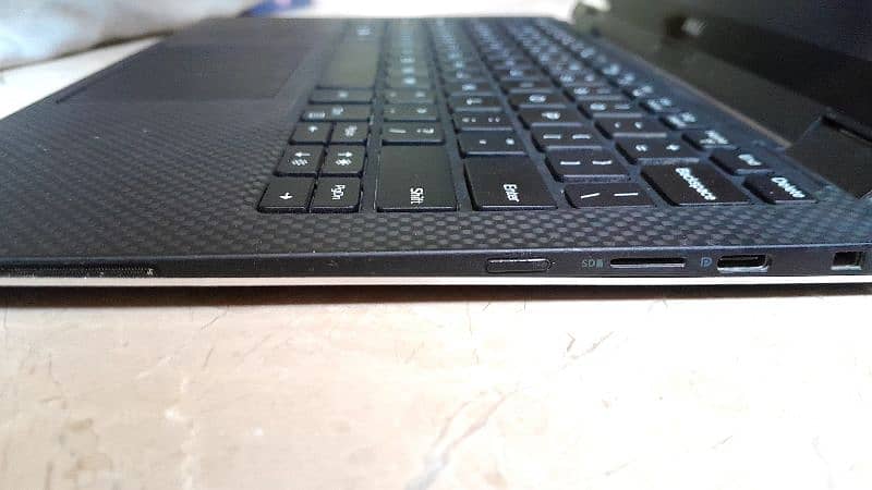 Dell XPS 13 9365 core i7 ( vPro ) 7 generation 2