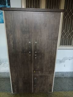 Mid size wardrobe in Excellent condition