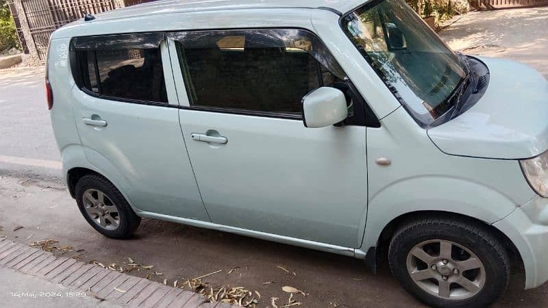 Suzuki MR Wagon 2012 1