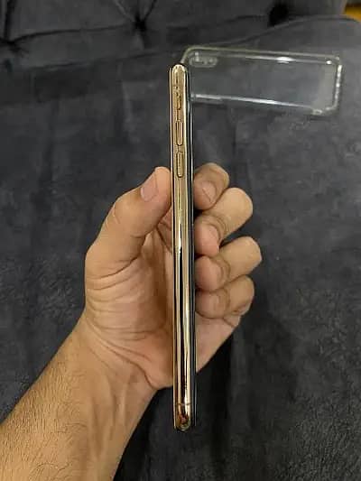 Iphone xsmax gold color 64gb 1