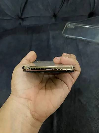 Iphone xsmax gold color 64gb 2