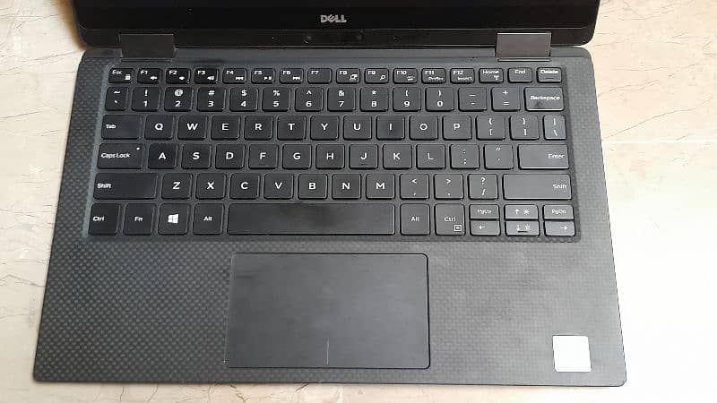 Dell XPS 13 9365 core i7 ( vPro ) 7 generation 1