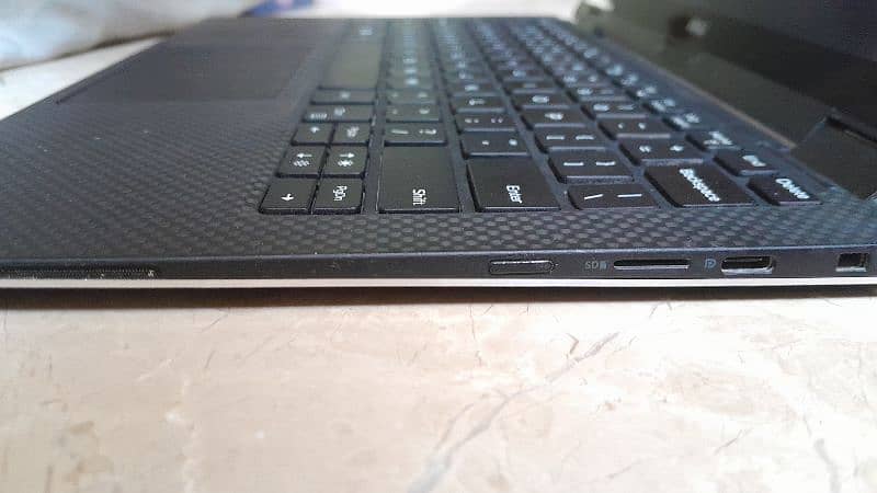 Dell XPS 13 9365 core i7 ( vPro ) 7 generation 6