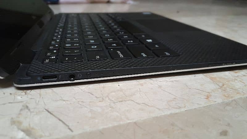 Dell XPS 13 9365 core i7 ( vPro ) 7 generation 7