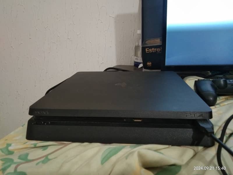 PS4 slim 3