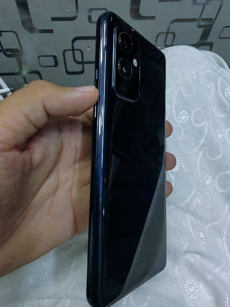 OnePlus 9 12/256 in 9/10 condition with line in screen 0