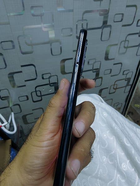 OnePlus 9 12/256 in 9/10 condition with line in screen 6