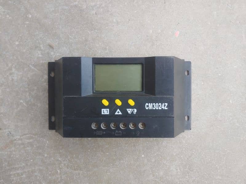 Solar Charge Controller CM 3024Z 0