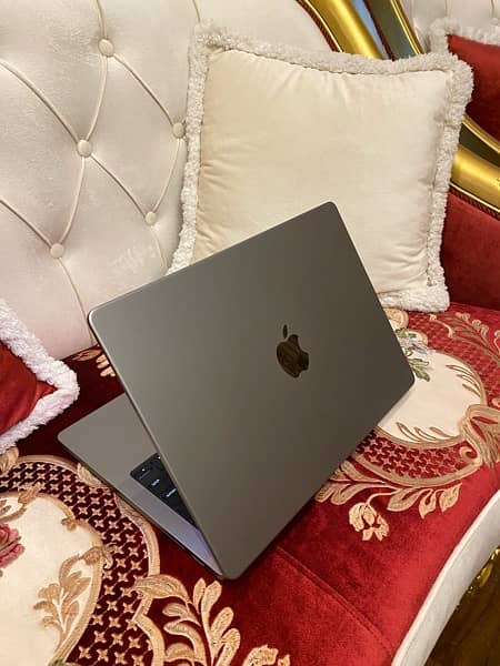 MacBook Pro M3 14inch  (warranty till 2025) 4