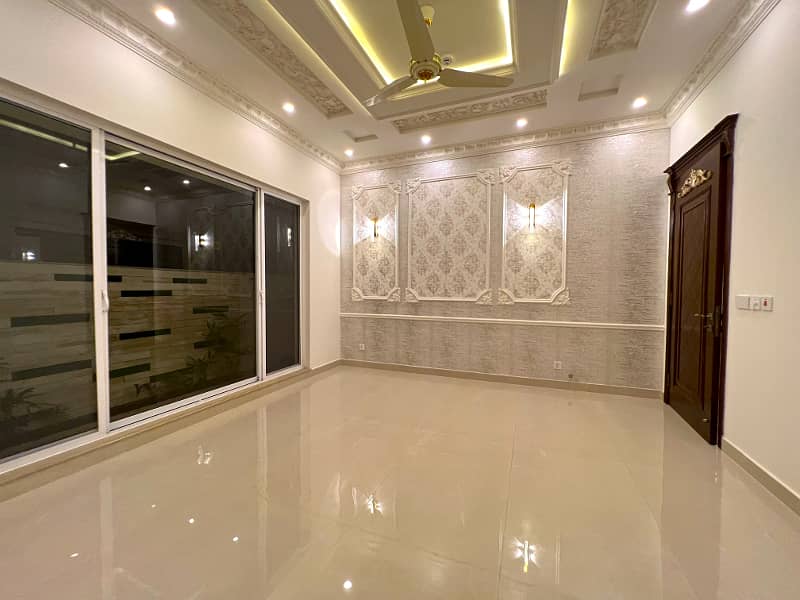 Luxury Living: 1 Kanal 5 Bed House in DHA Phase 6 Block K 5