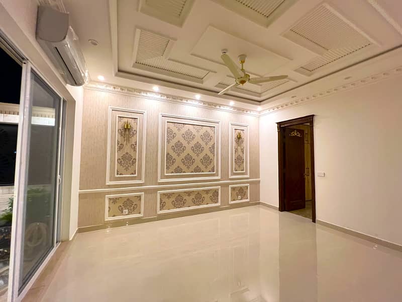 Luxury Living: 1 Kanal 5 Bed House in DHA Phase 6 Block K 14