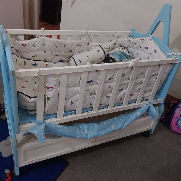 baby cot, swing with drawers 2