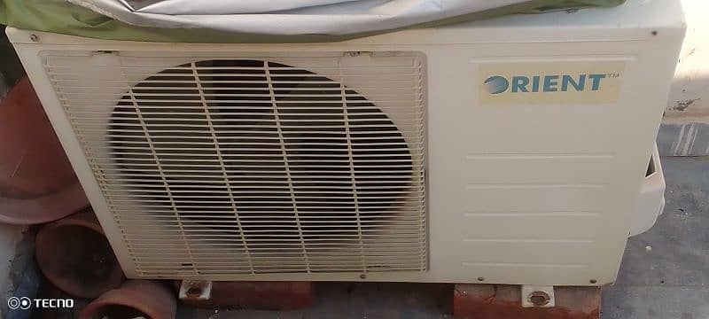 old ac 1 ton non invertor but is in best conditions 2