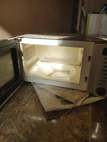 DAWLANCE MICROWAVE OVEN !! 4