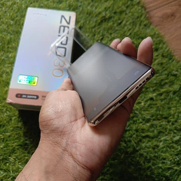 infinix Zero 30 16GB 256GB Warrentty 3 months 5