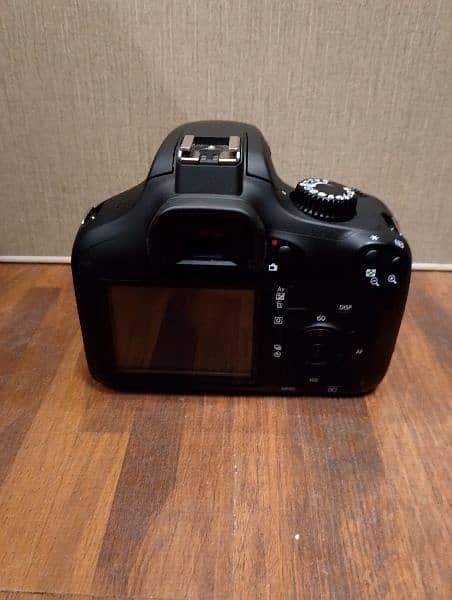 Canon EOS D4000 1