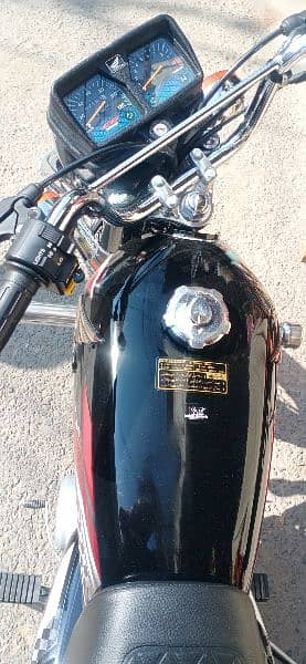 125 honda black outstanding condition 5