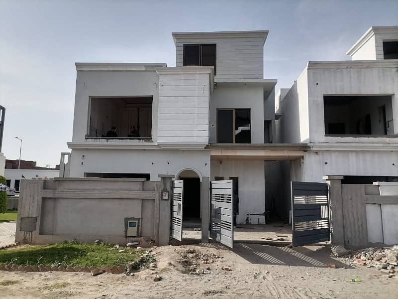 Prime Location 6 Marla House In Stunning DHA Defence Is Available For sale 6