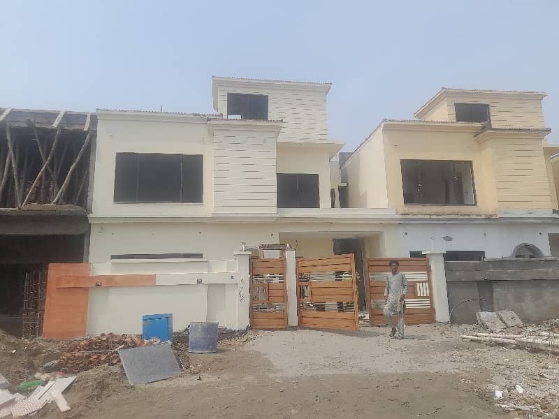 Spacious Prime Location 10 Marla House Available For sale In DHA Defence 0