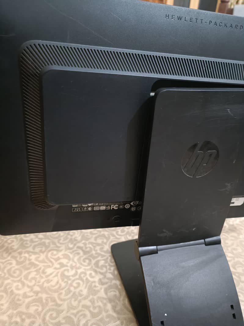 BURNT HP LCD 24", NON FUNCTIONAL  WITH STAND 2