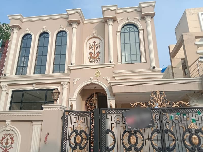 10 Marla House For Sale In Paragon City Lahore 0