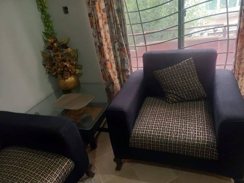 5 seater sofa with 3 tables 4