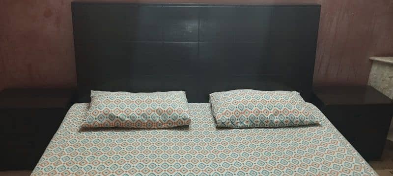 Used king size complete bed set without Mattress in good condition 3