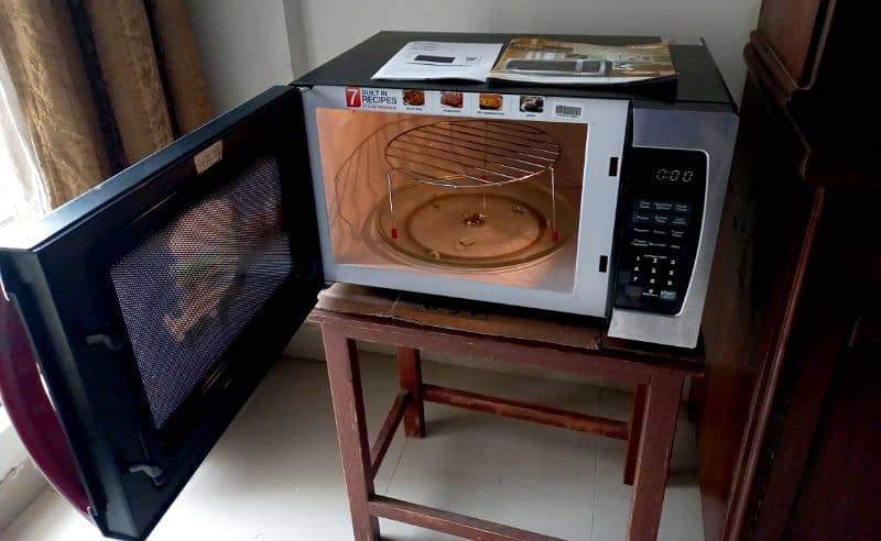 Dawlance Grilling Microwave Oven 8